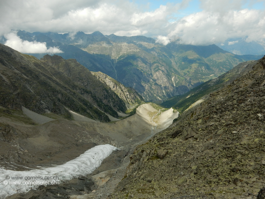 Etwas unterhalb von der Bordierhütte 2886m und Abstieg nach Gasenried 1659m.