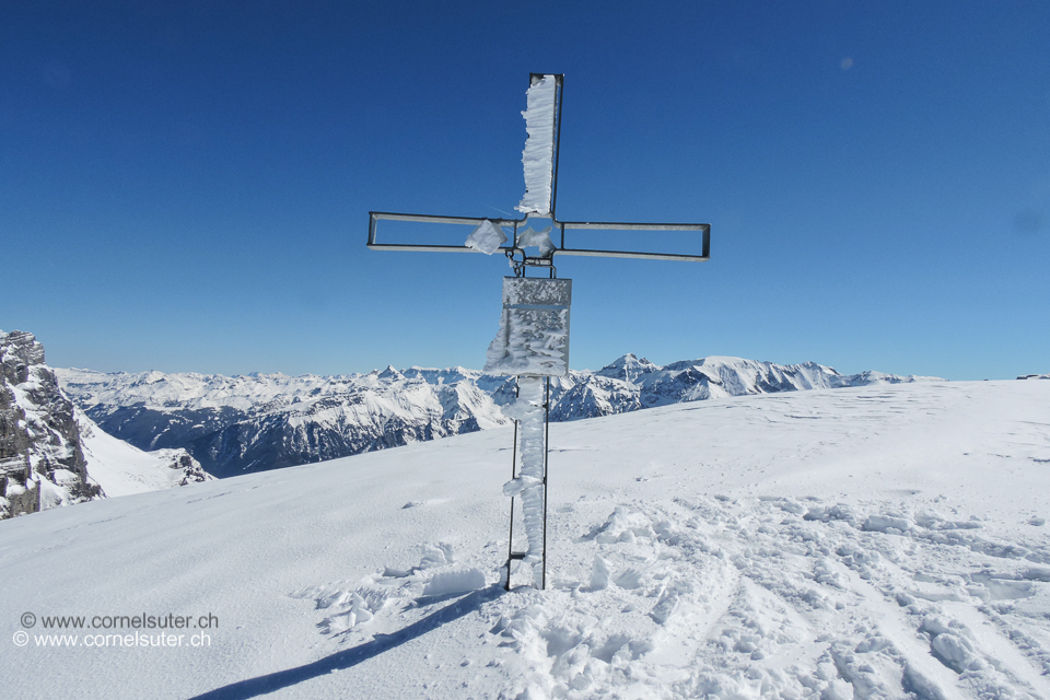 Das Gipfelkreuz auf dem Läckistock 2486m
