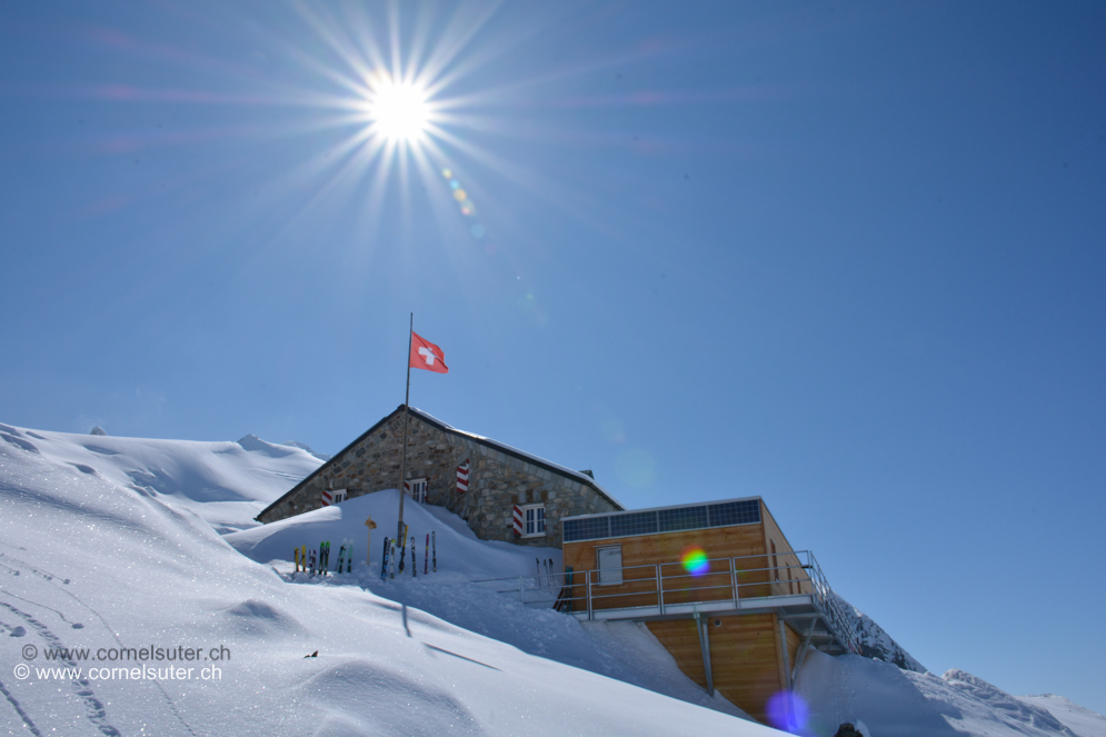 SAC Tierbergli Hütte 2795m (Homepage / Karte) hat einen geräumigen Anbau erhalten.