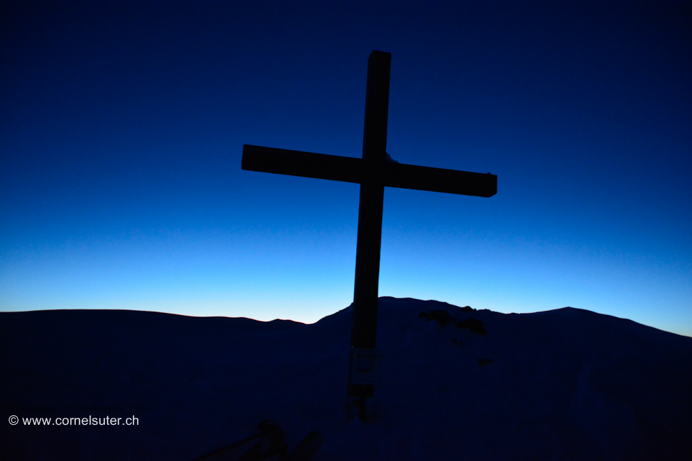 Früh am Morgen um 6 Uhr auf dem Sustenhorn 3503m, der Tag erwacht.