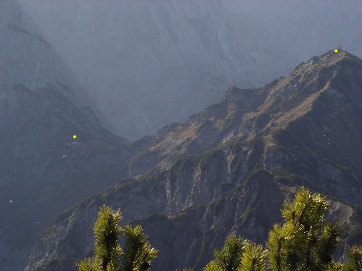 Unsere nchsten Ziele, zuerst rechts den Stripsenkopf 1807m, dann links das Stripsenjoch 1577m.