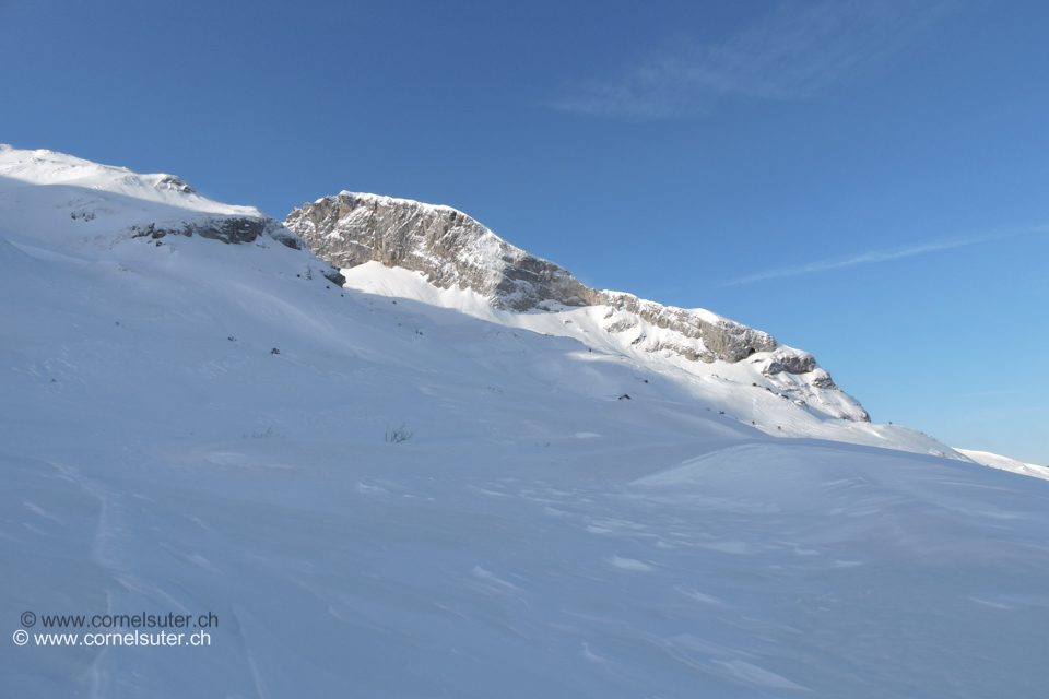 Auf der Alp Achslen bei Wasserböden 1754m Sicht zum Gross Achslenstock 2175m.
