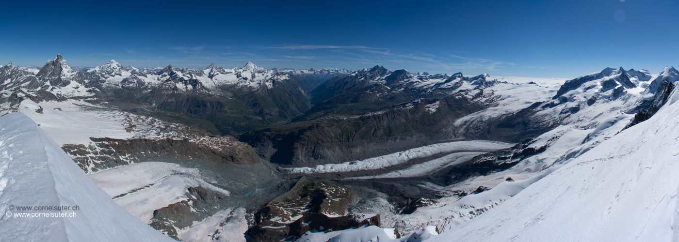 Pano Aussicht in Richtung Zermatt und die umliegenden Berge