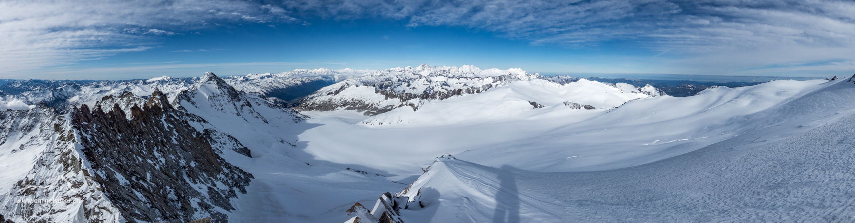 Aussicht auf dem Hinterer Rhonestock 3588m, Gletscherwelt und Schneewelt auf dem Rhonegletscher.