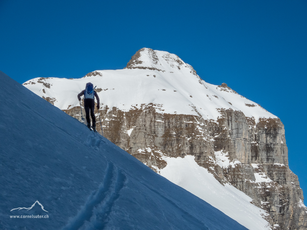 Imposant im Hintergrund der Alper Torstock 2620m -- (Klick Bericht lesen)
